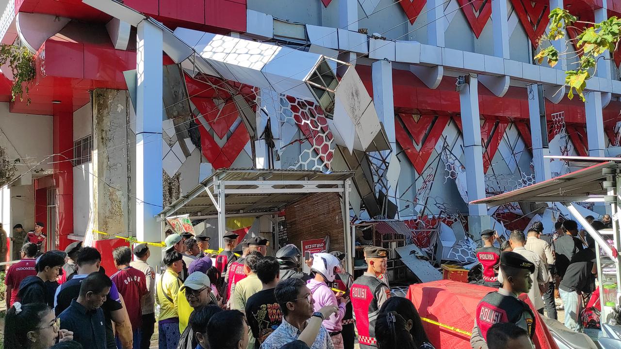 7.4 magnitude earthquake strikes Indonesia