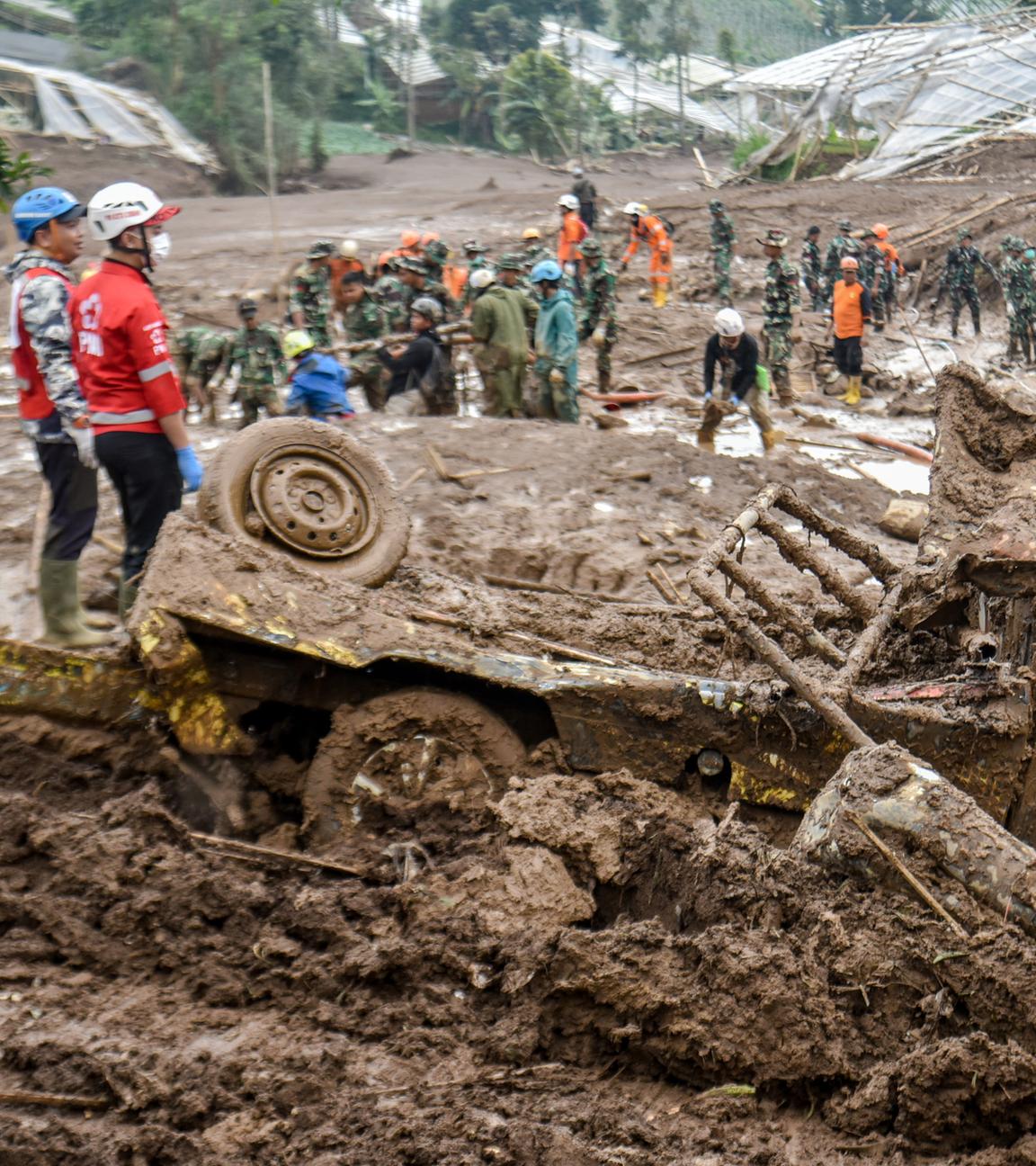 Nach dem Erdrutsch in Indonesien