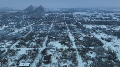 Blick auf die Industriestadt Torezk im Donbass.
