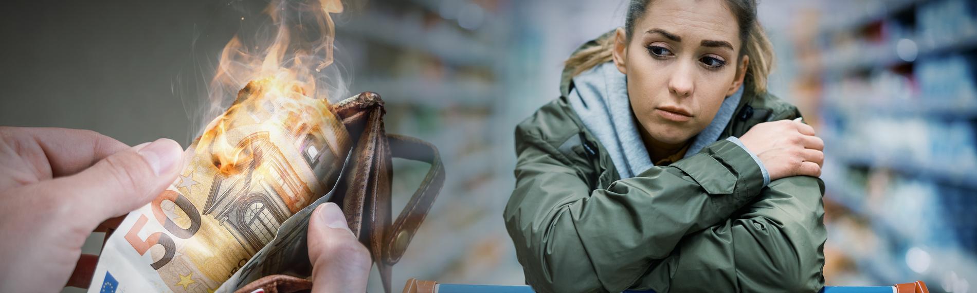  Links der Blick auf ein geöffnetes Portemonnaie, in dem ein 50€-Schein brennt; rechts eine junge Frau, die traurig/nachdenklich einen Einkaufswagen schiebt.