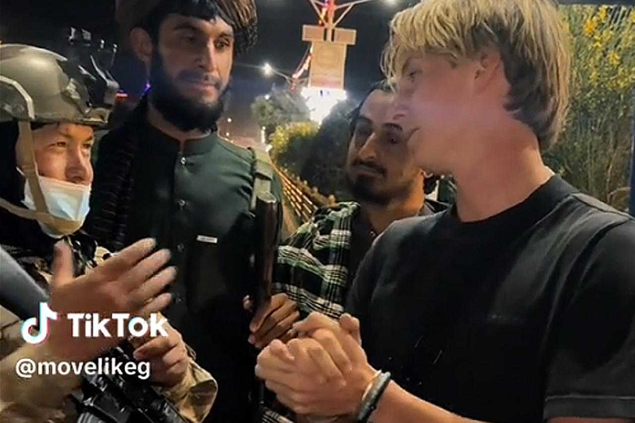 Marinus Obermair alias "MoveLikeG" mit schwer bewaffneten Taliban: "Ich wurd' bis jetzt immer gut behandelt"