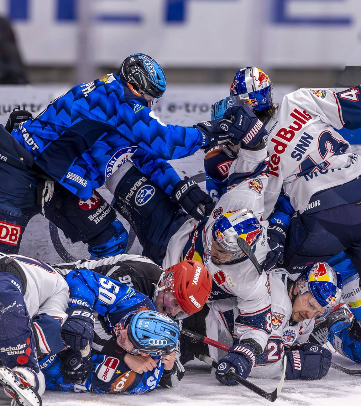 Auseinandersetzung zwischen Spielern beider Teams 