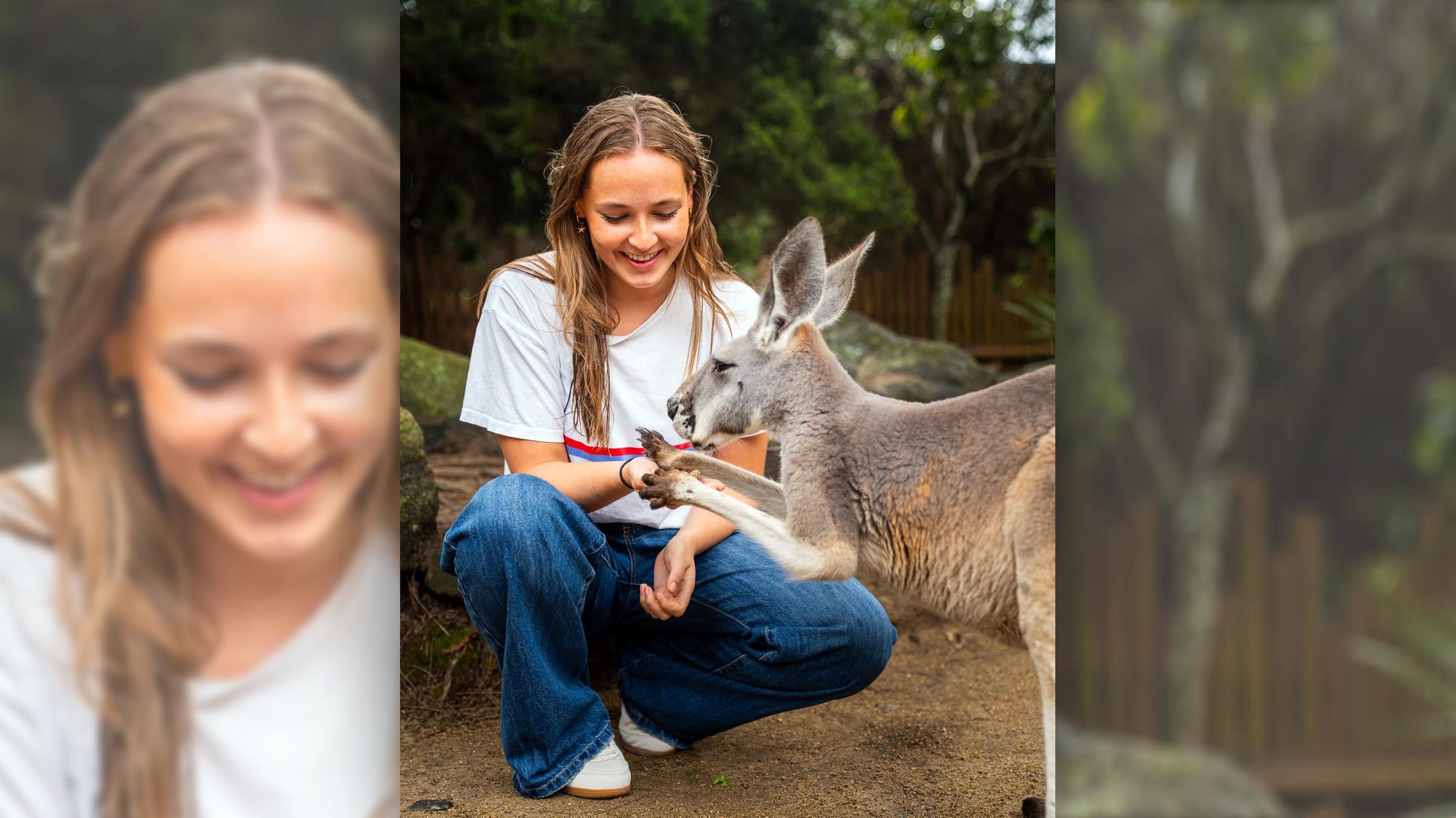 Die norwegische Prinzessin Ingrid Alexandra posiert mit einem Känguru für ein Foto.