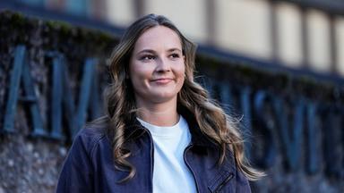 Die norwegische Prinzessin Ingrid Alexandra lächelt an ihrem ersten Studientag in Oslo