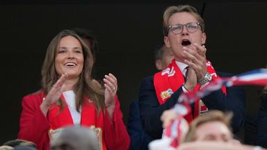 Ingrid Alexandra und Sverre Magnus, die Kinder von Haakon und Mette-Marit sitzen auf der Tribüne während der WM