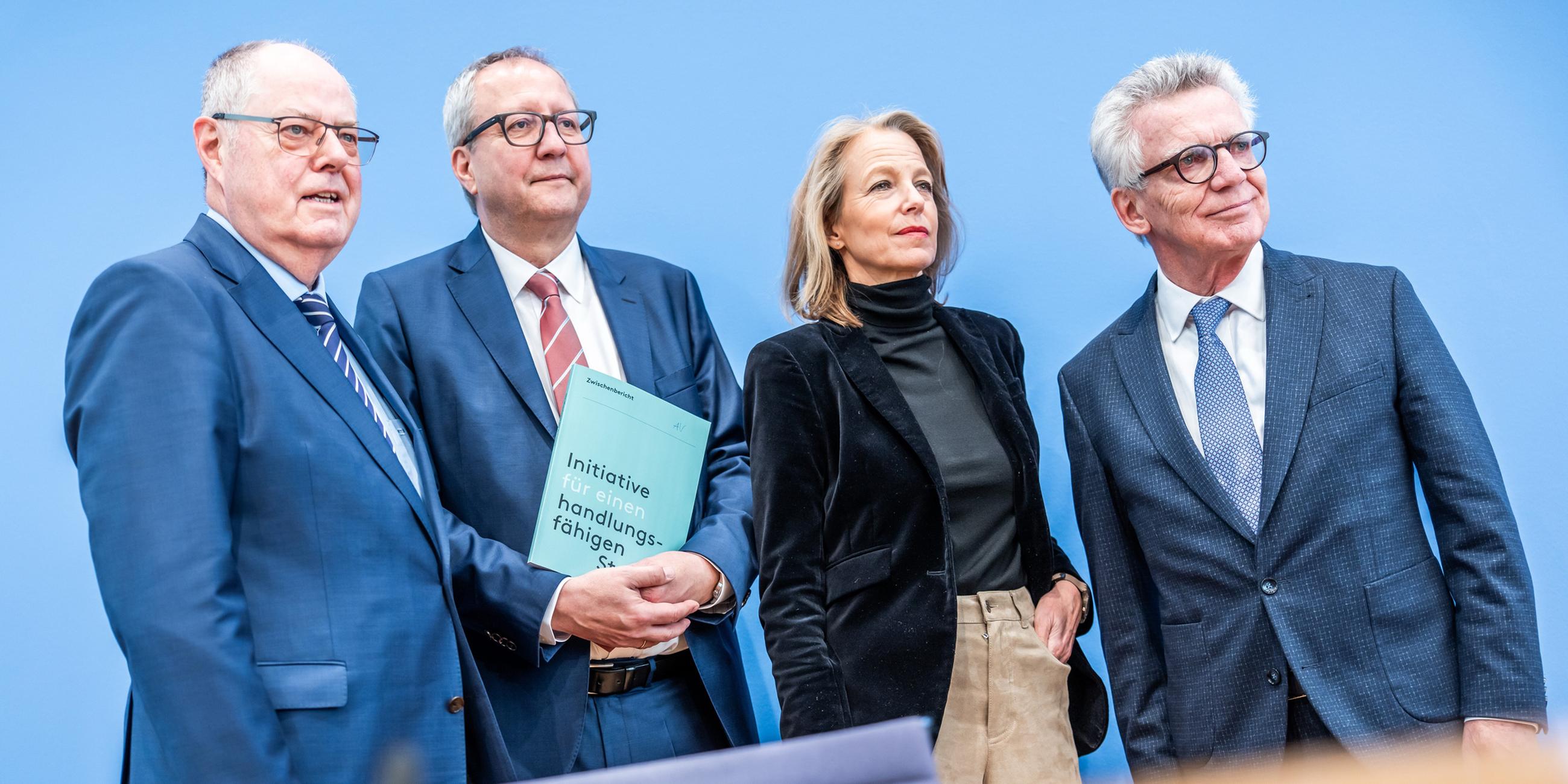 Peer Steinbrück, Andreas Vosskuhle, Julia Jäkel und Thomas de Maiziere