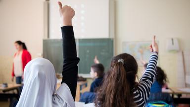 Flüchtlingsmädchen im Unterricht