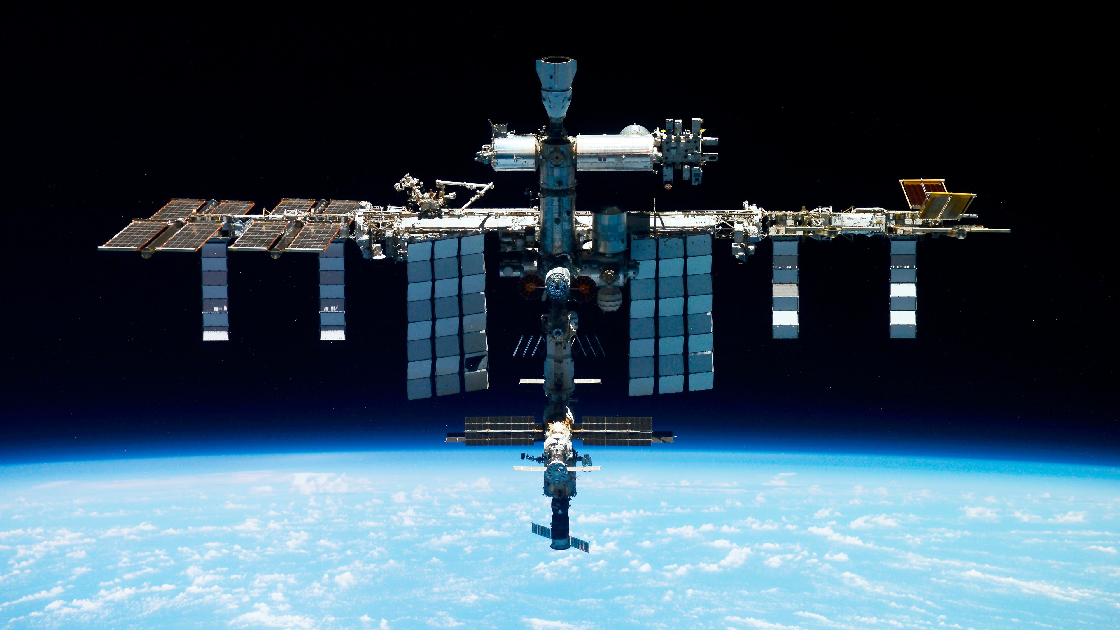 Dieses undatierte Bild von Roscosmos zeigt die Internationale Raumstation ISS.