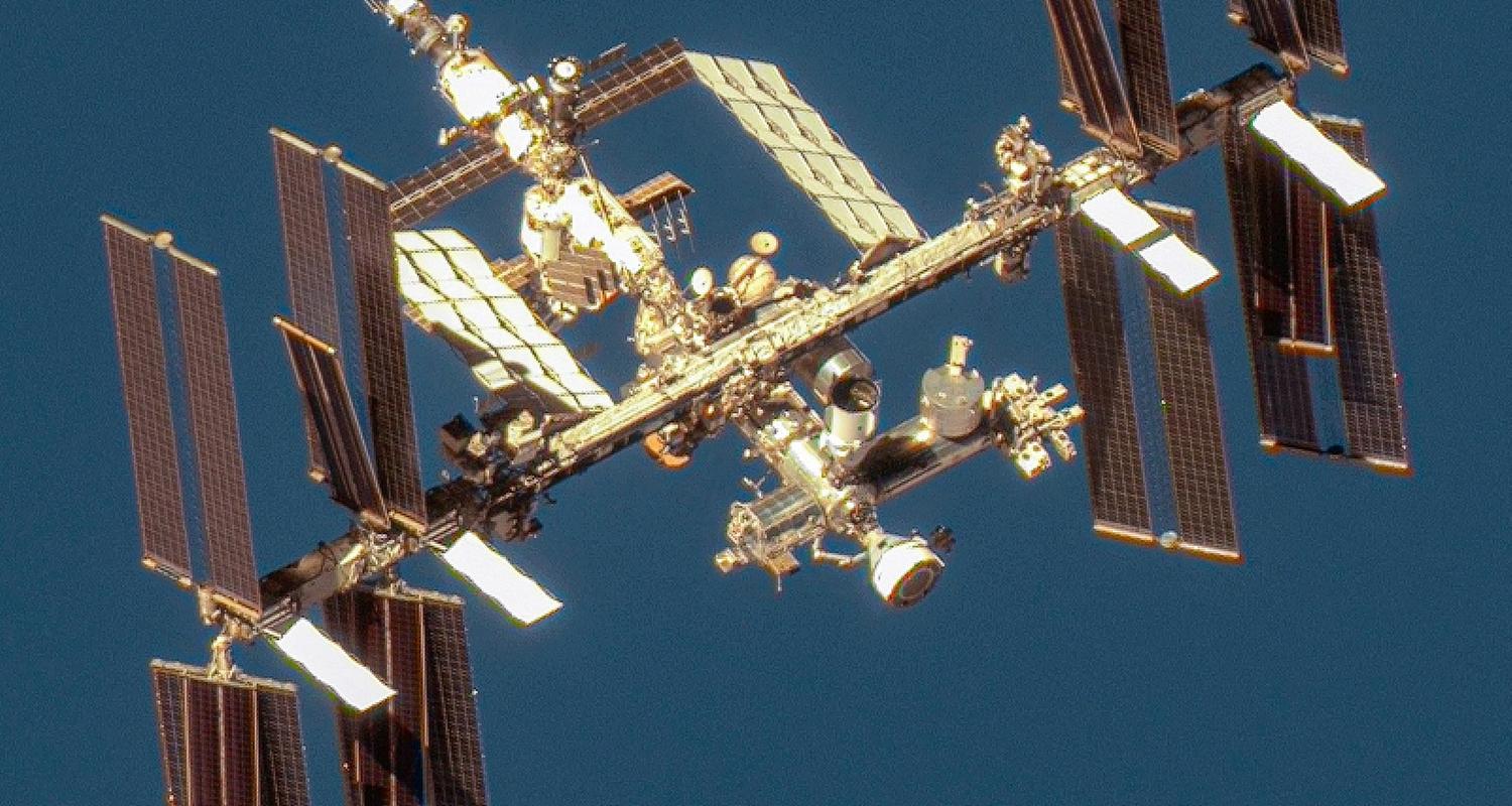 Ein Satellitenbild zeigt einen Überblick über die Internationale Raumstation mit dem Boeing Starliner-Raumschiff, 07.06.2024.