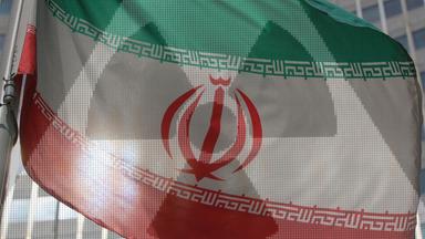 Flagge des Iran und Radiaktivitäts-Symbol