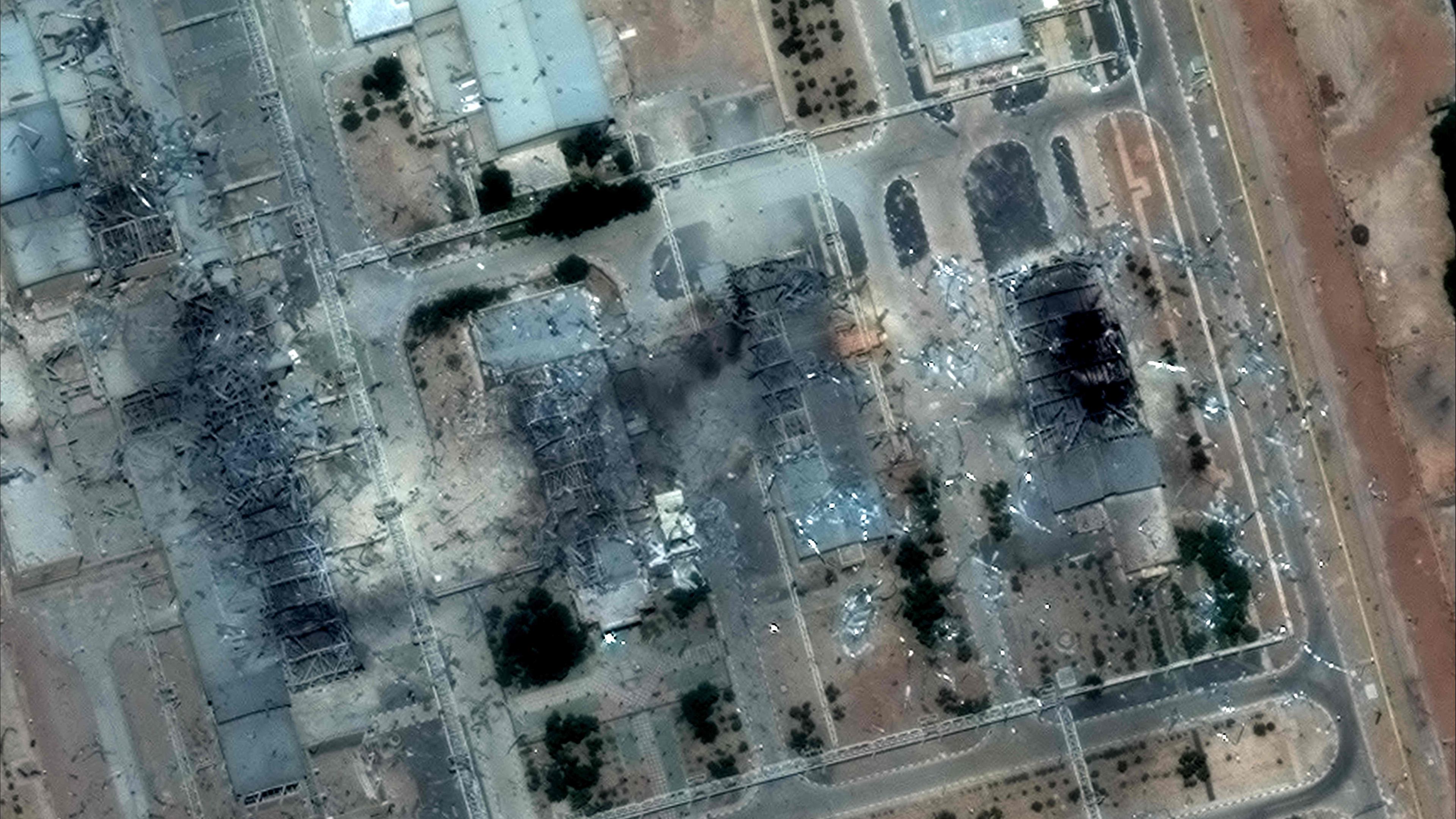 Eine Satellitenaufnahme zeigt die Schäden an der iranischen Atomanlage Isfahan am 22. Juni 2025.