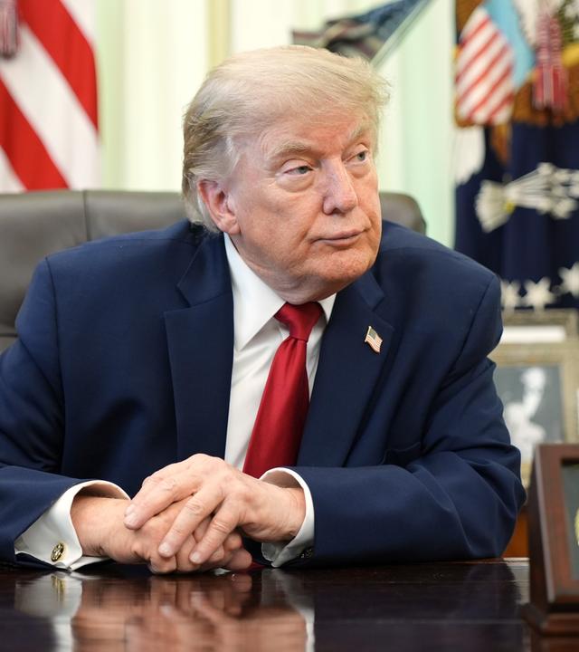 US-Präsident Donald Trump spricht im Oval Office des Weißen Hauses.