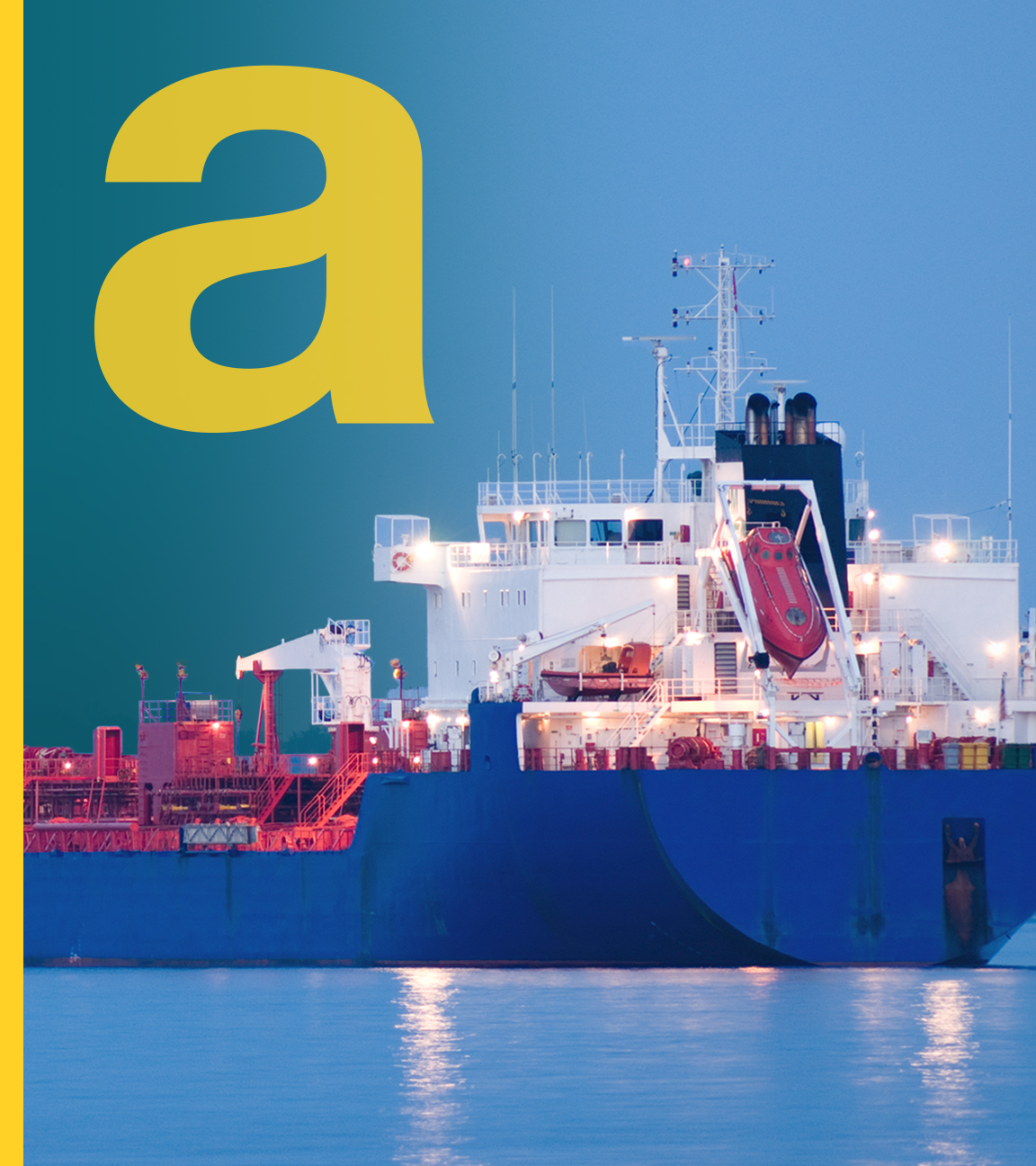 Ein Öltanker auf dem Meer am Abend