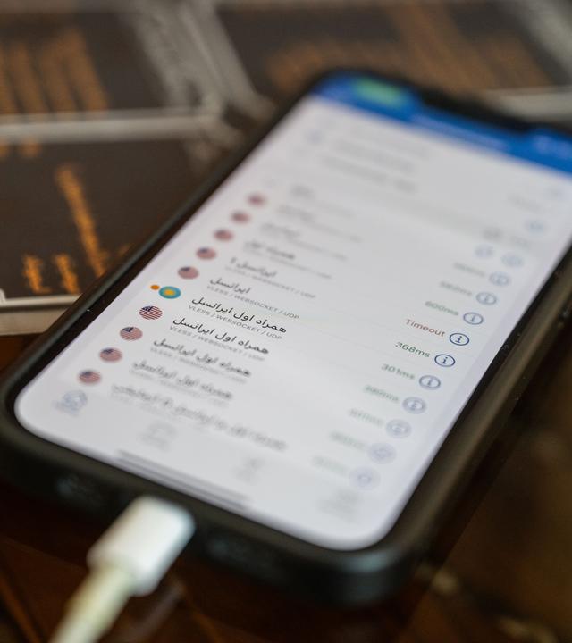 Ein iranischer VPN-Dienst erscheint auf einem Handy-Bildschirm.