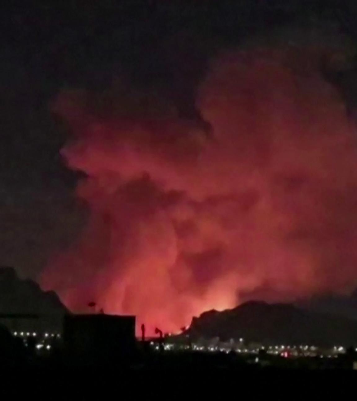 Aufsteigender Reauch während Explosionen in der iranischen Provinz Isfahan.