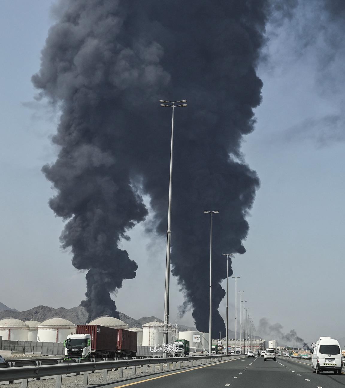 Rauch steigt aus einer Energie Produktionsanlage in Iran auf.