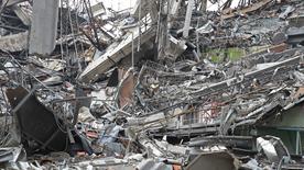 Die Halle im Azadi-Sportkomplex in der iranischen Hauptstadt liegt in Trümmern, nachdem eine Reihe von Angriffen der USA und Israels die Anlage zerstört hat