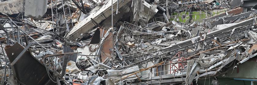 Die Halle im Azadi-Sportkomplex in der iranischen Hauptstadt liegt in Trümmern, nachdem eine Reihe von Angriffen der USA und Israels die Anlage zerstört hat