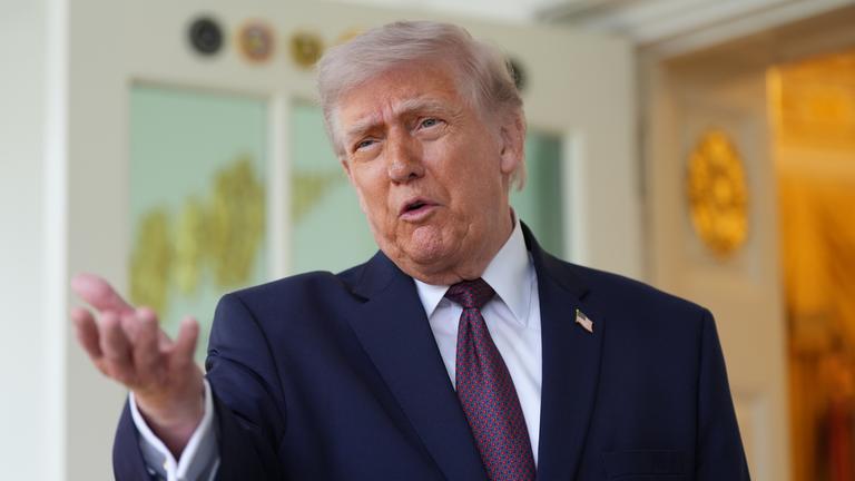 USA: Washington: Nachdem die USA ein iranisches Schiff angegriffen haben, stehen die Chancen für weitere Verhandlungen schlecht. Zu sehen ist US-Präsident Donald Trump.