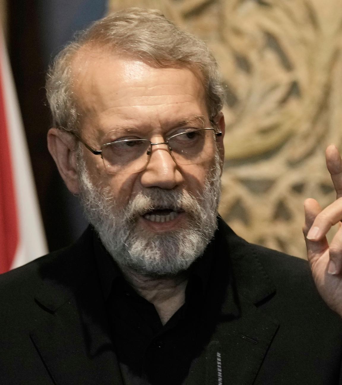 Sicherheitschef Ali Laridschani mit erhobenem Zeigefinger