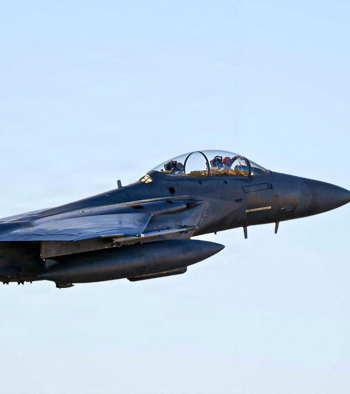 Dieses von der US Air Force und dem Central Command veröffentlichte Foto zeigt eine F-15E Strike Eagle der US Air Force, die am 16. März 2026 im Rahmen der Operation Epic Fury zu einem Kampfeinsatz an einem nicht genannten Ort startet.