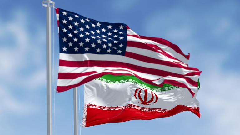 Illustration: Flaggen von USA und Iran