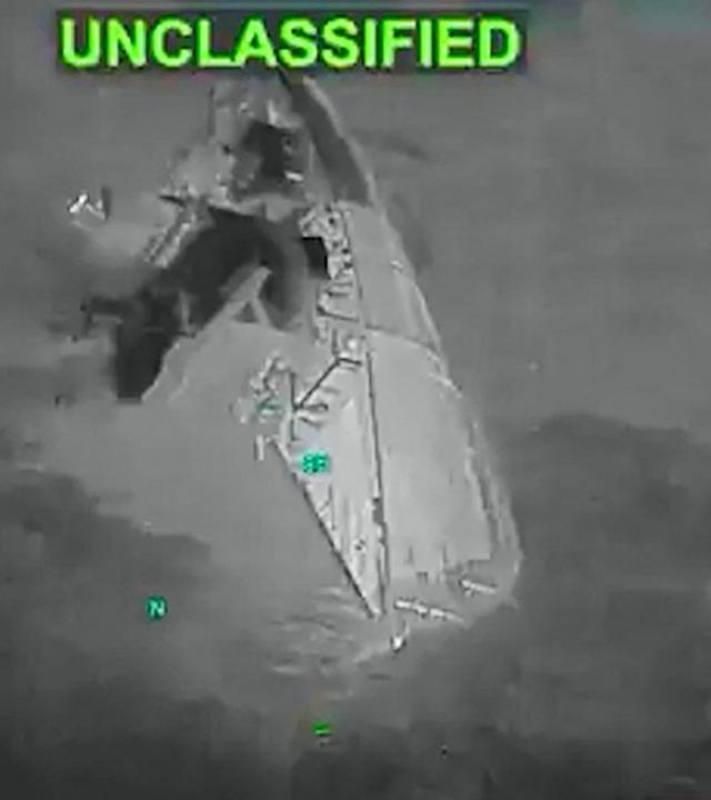 Dieser am 6. September 2026 erstellte Screenshot aus einem undatierten, vom US-Zentralkommando (CENTCOM) am selben Tag veröffentlichten Video zeigt nach Angaben von CENTCOM einen der iranischen Öltanker, die als Reaktion auf versuchte Raketenangriffe auf Marineschiffe zerstört wurden. 