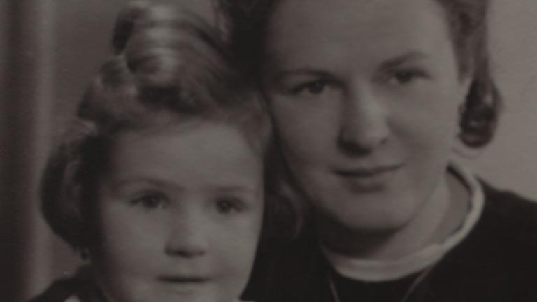 Irene Bäger (links) zusammen mit ihrer Mutter (rechts)