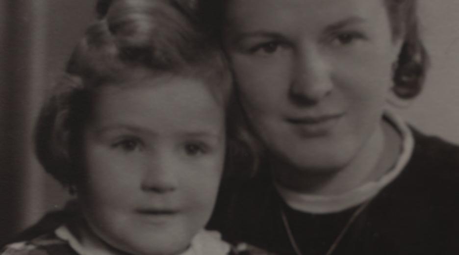 Irene Bäger (links) zusammen mit ihrer Mutter (rechts)