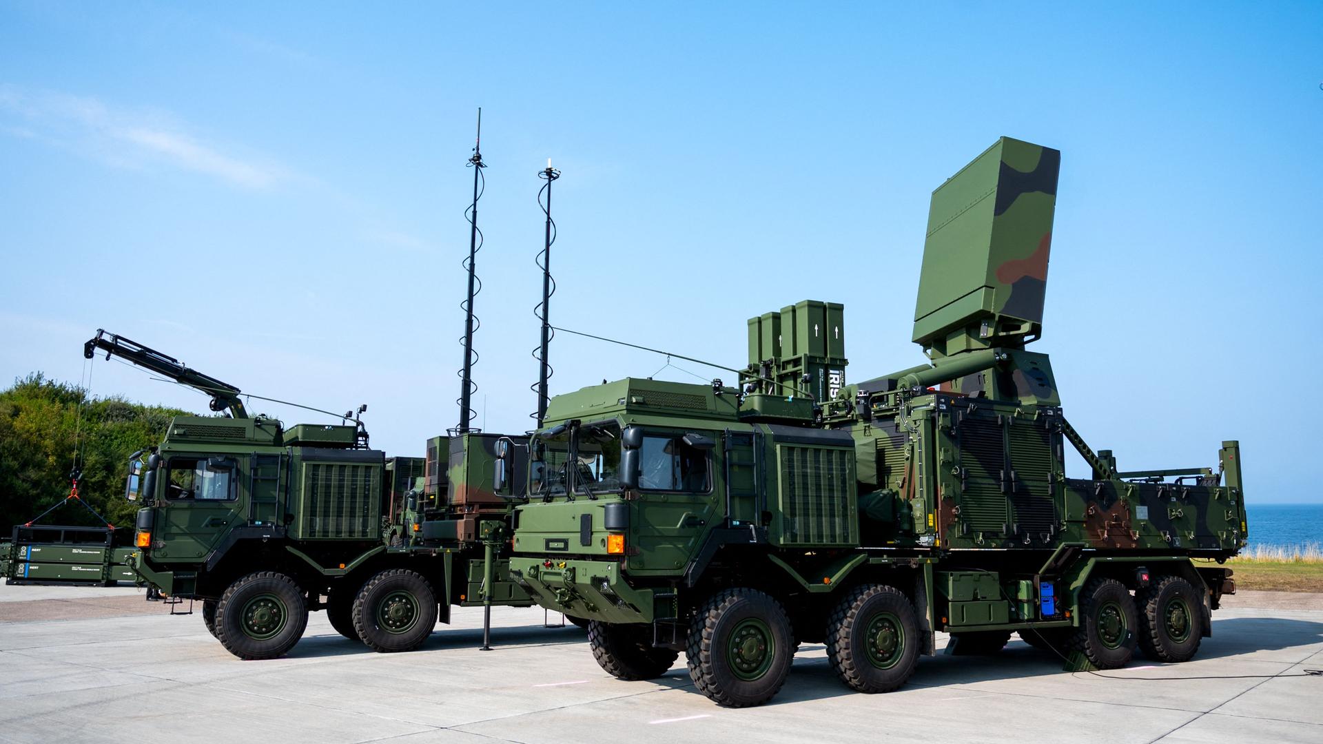 Das Mittelstrecken-Flugabwehrsystem IRIS-T SLM ist im Militärstützpunkt Todendorf zu sehen