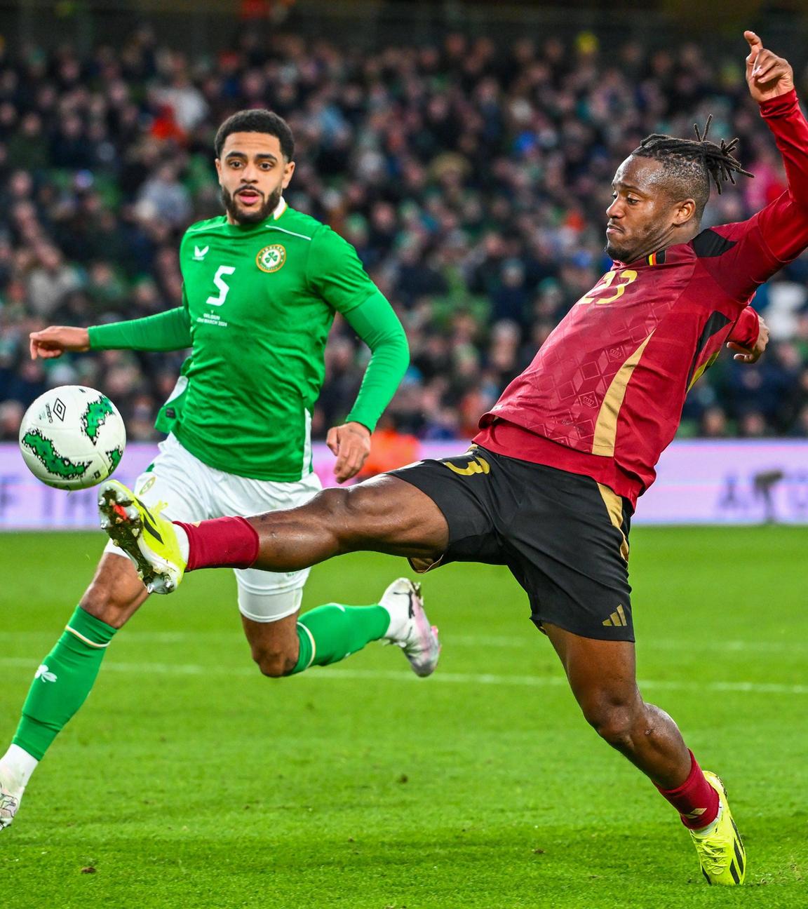 Batshuayi Michy von Belgien in Aktion während dem Länderspiel gegen Irland.