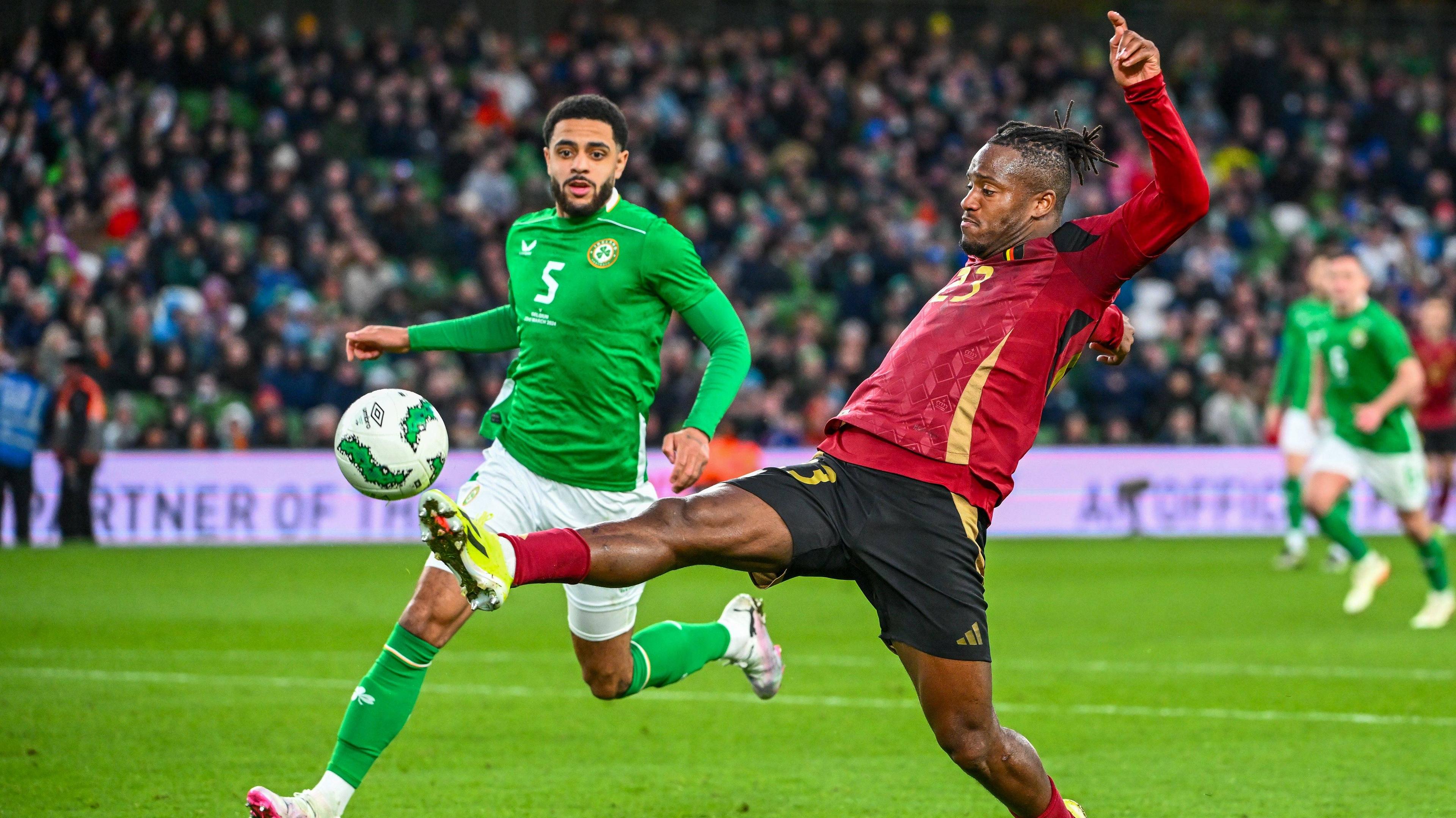 Batshuayi Michy von Belgien in Aktion während dem Länderspiel gegen Irland.