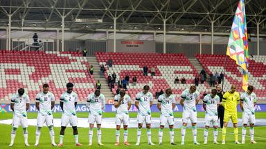 Blickten während der Nationalhymne Israels zu Boden: Die Spieler Irlands