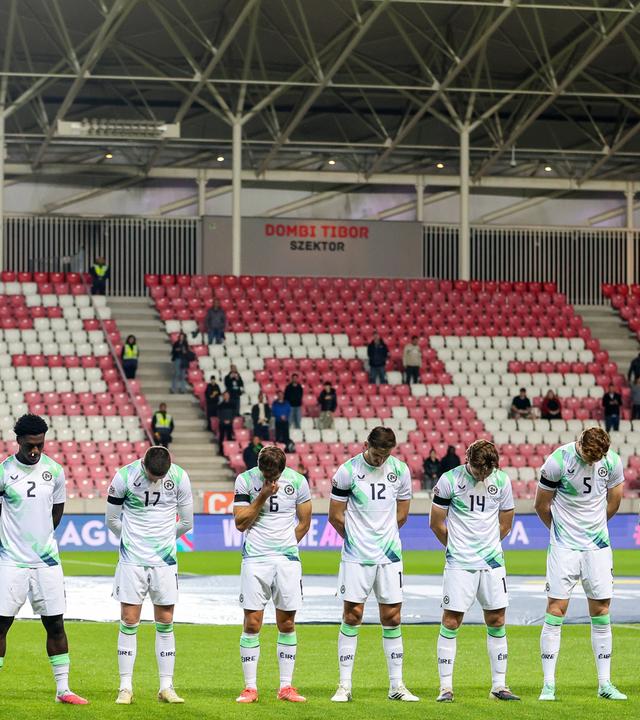 Blickten während der Nationalhymne Israels zu Boden: Die Spieler Irlands