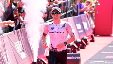 Frankfurt am Main, Ironman European Championship 2025: Casper Nicolai Sagevik Stornes erreicht den dritten Platz in der Kategorie M11 beim Radmarathon.
