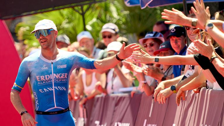 Triathlet Patrick Lange wird bei der Heim-EM in Frankfurt von den Fans gefeiert