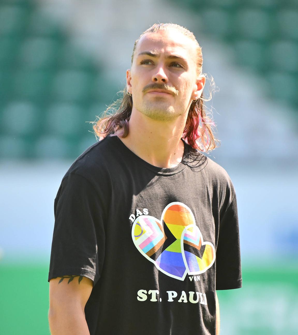 19.08.2023 - 2. Fußball-Bundesliga - SpVgg Greuther Fürth - FC St. Pauli Sankt Pauli: Jackson Irvine (FC St. Pauli ) vor Spielbeginn