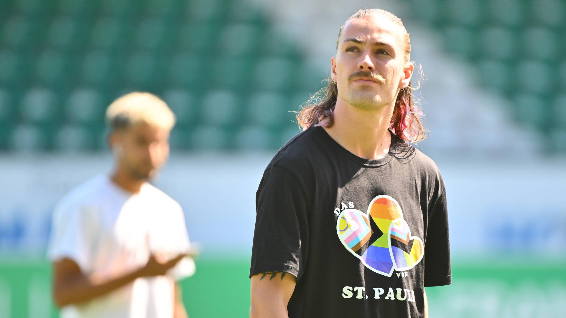 19.08.2023 - 2. Fußball-Bundesliga - SpVgg Greuther Fürth - FC St. Pauli Sankt Pauli: Jackson Irvine (FC St. Pauli ) vor Spielbeginn