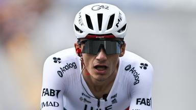 Isaac Del Toro bei der Zieldurchfahrt des Prologs der Deutschland Tour in Bad Orb.