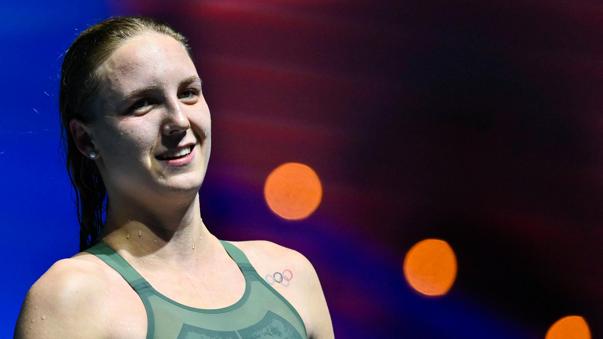 Isabel Gose nach ihrem Sieg über 1.500 Meter Freistil bei der Kurzbahn-WM 2024