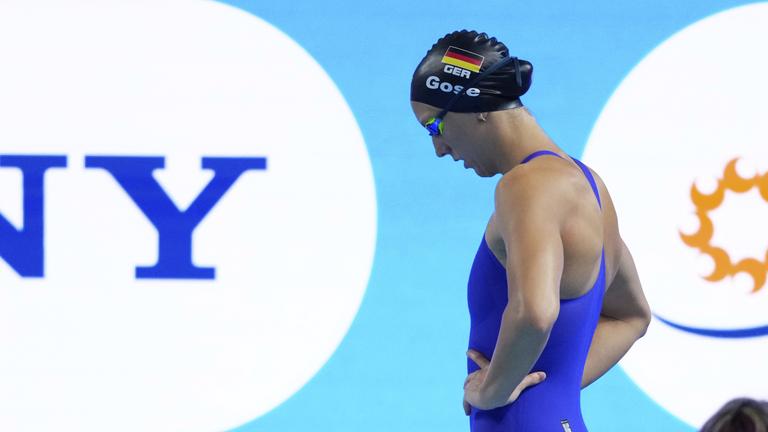Isabel Gose bereitet sich auf den Wettkampf im 400 Meter Freistil der Frauen bei den Schwimm-WM in Singapur vor