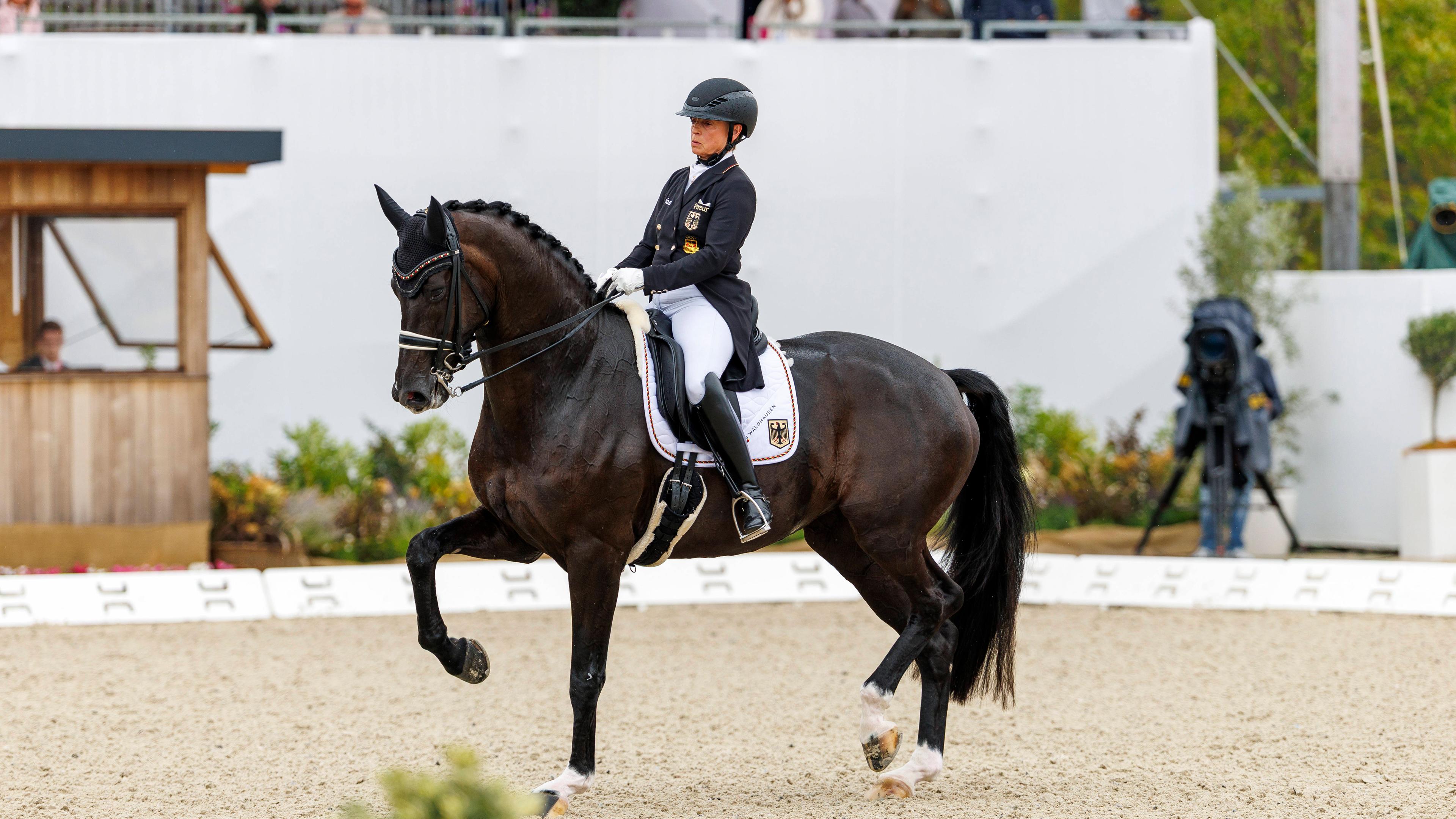 Isabell Werth (Deutschland) tritt bei der FEI Dressur-Europameisterschaft 2025 an.