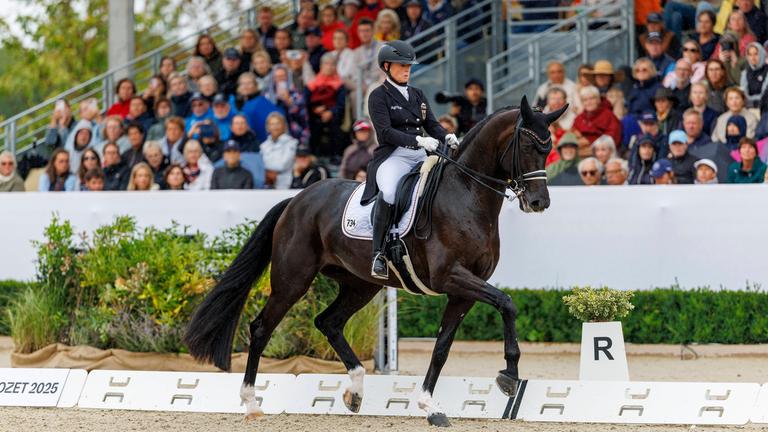 Isabell Werth (Deutschland) tritt bei der FEI Dressur-Europameisterschaft an.