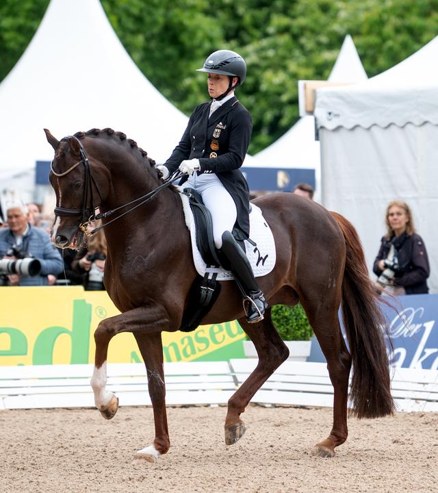 Isabell Werth aus Deutschland reitet auf Viva Gold Old am 17.05.2026 in Hamburg. 