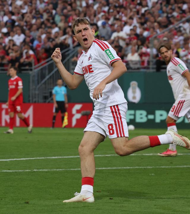 Isak Bergmann Johannesson (1. FC Köln) jubelt