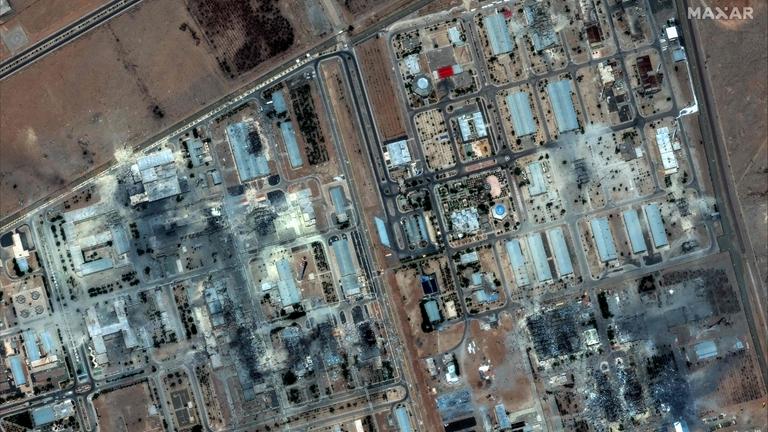 Dieses von Maxar Technologies bereitgestellte Satellitenbild, aufgenommen am 22. Juni 2025, zeigt Schäden nach US-Angriffen auf die nukleare Anreicherungsanlage in Isfahan im Zentrum Irans.