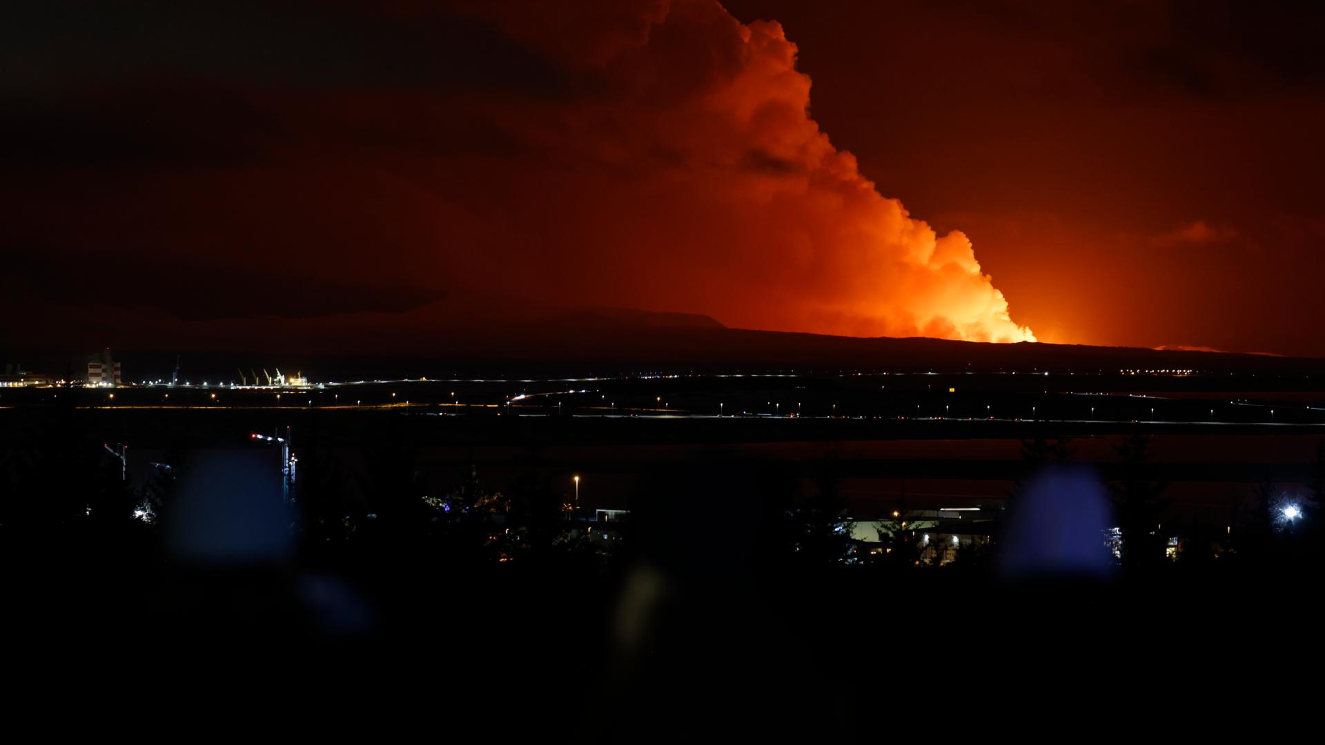 In Island ist nach starker seismischer Aktivität ein Vulkan ausgebrochen.