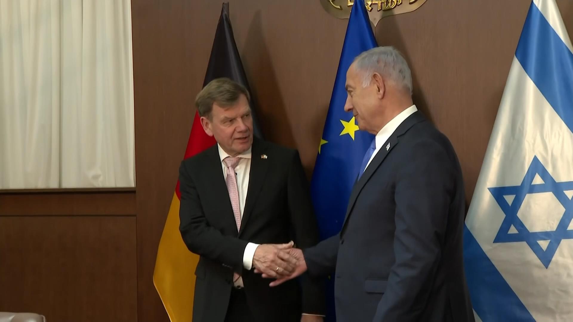 Benjamin Netanjahu und Johann Wadephul (links)