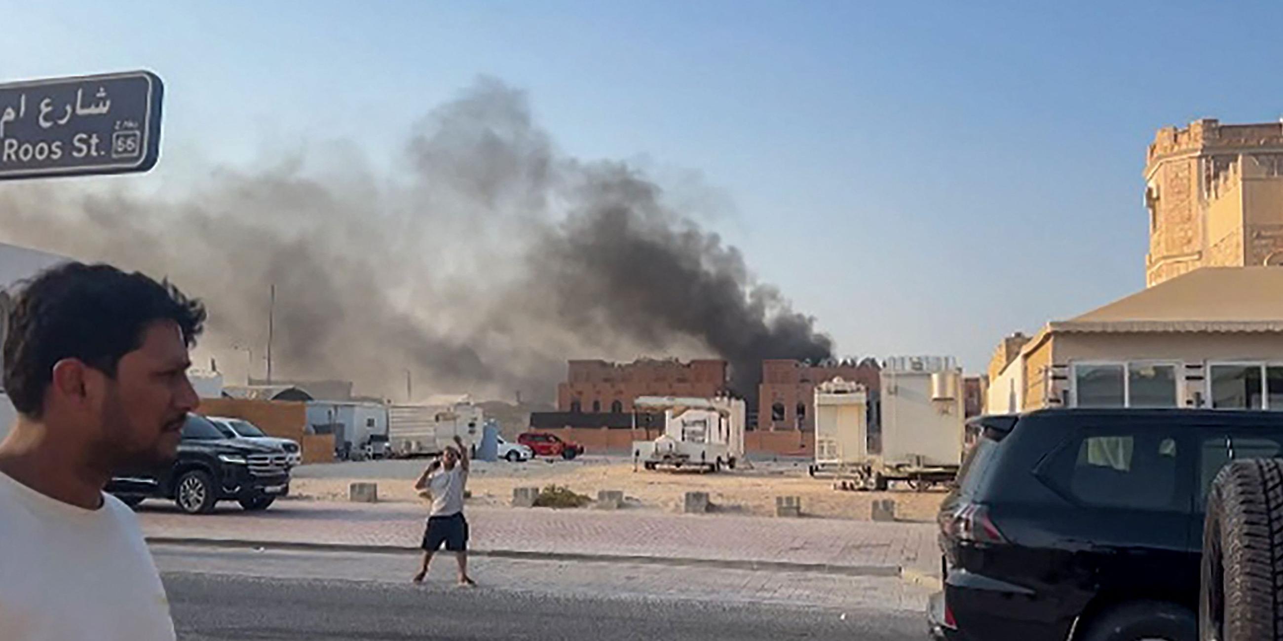 Rauch steigt aus einem Gebäude auf nach einem israelischen Angriff in Katar.