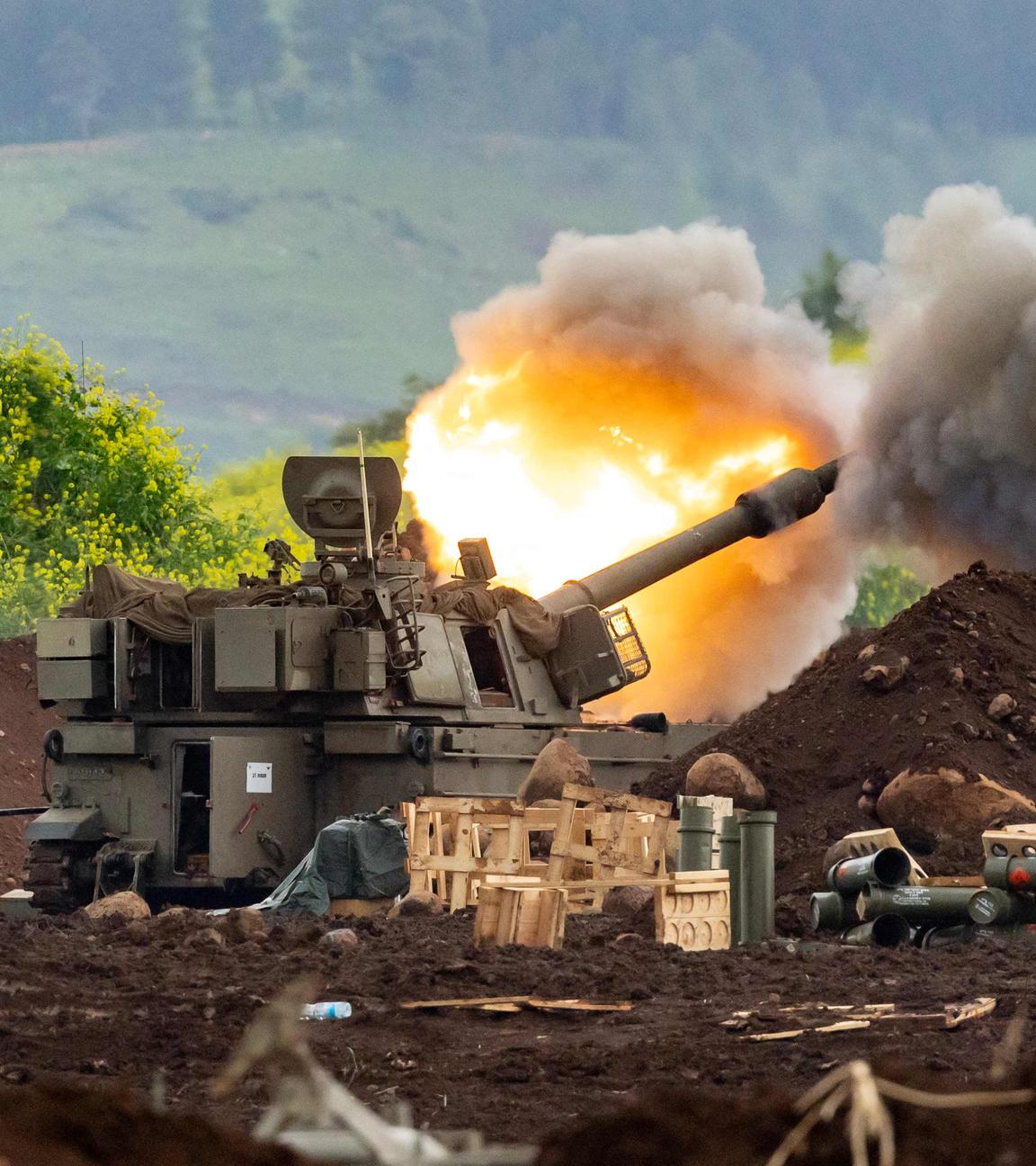 Israelische Artillerie feuert auf den Libanon.